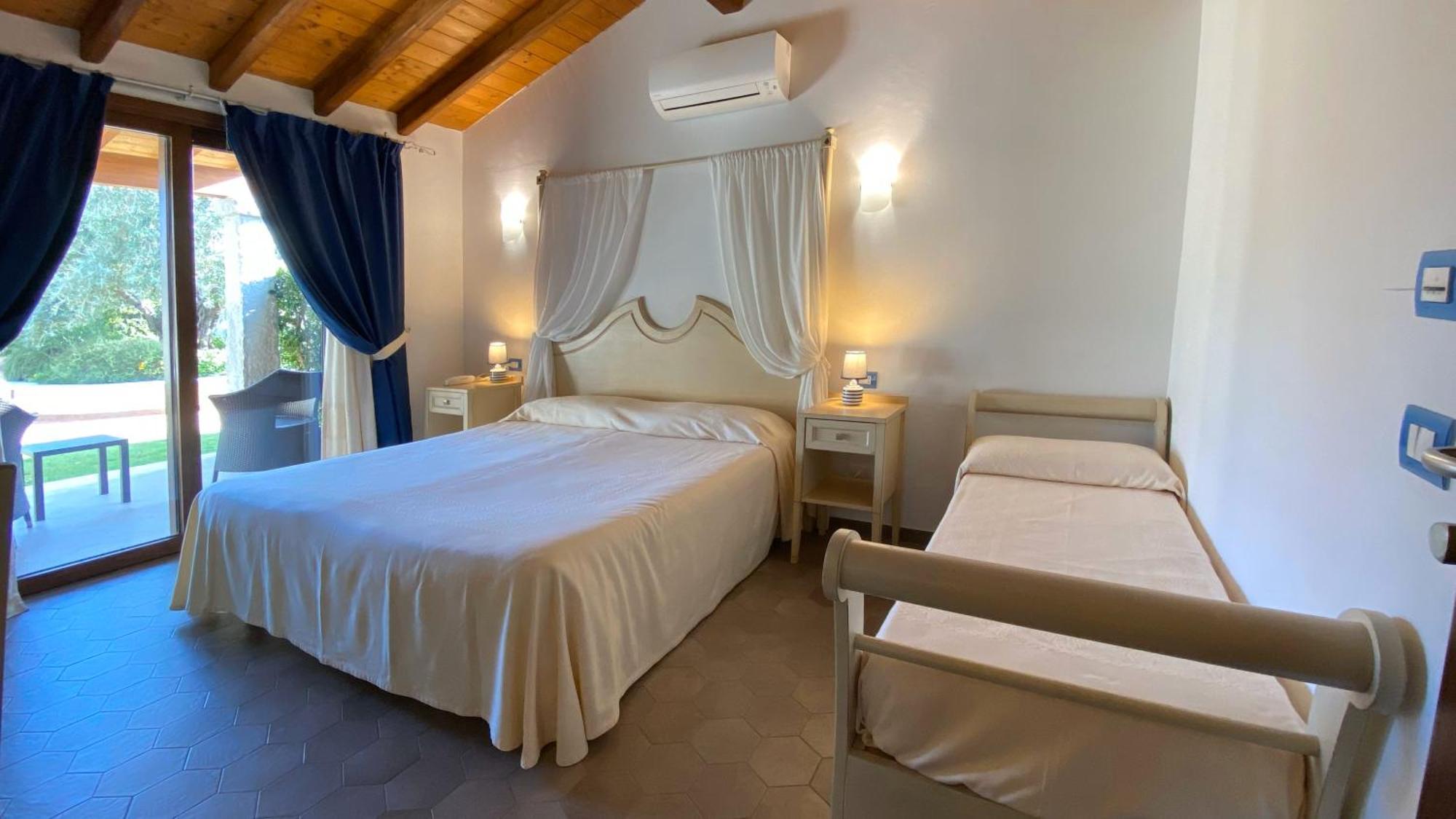Le Anfore Hotel Виласимиус Екстериор снимка